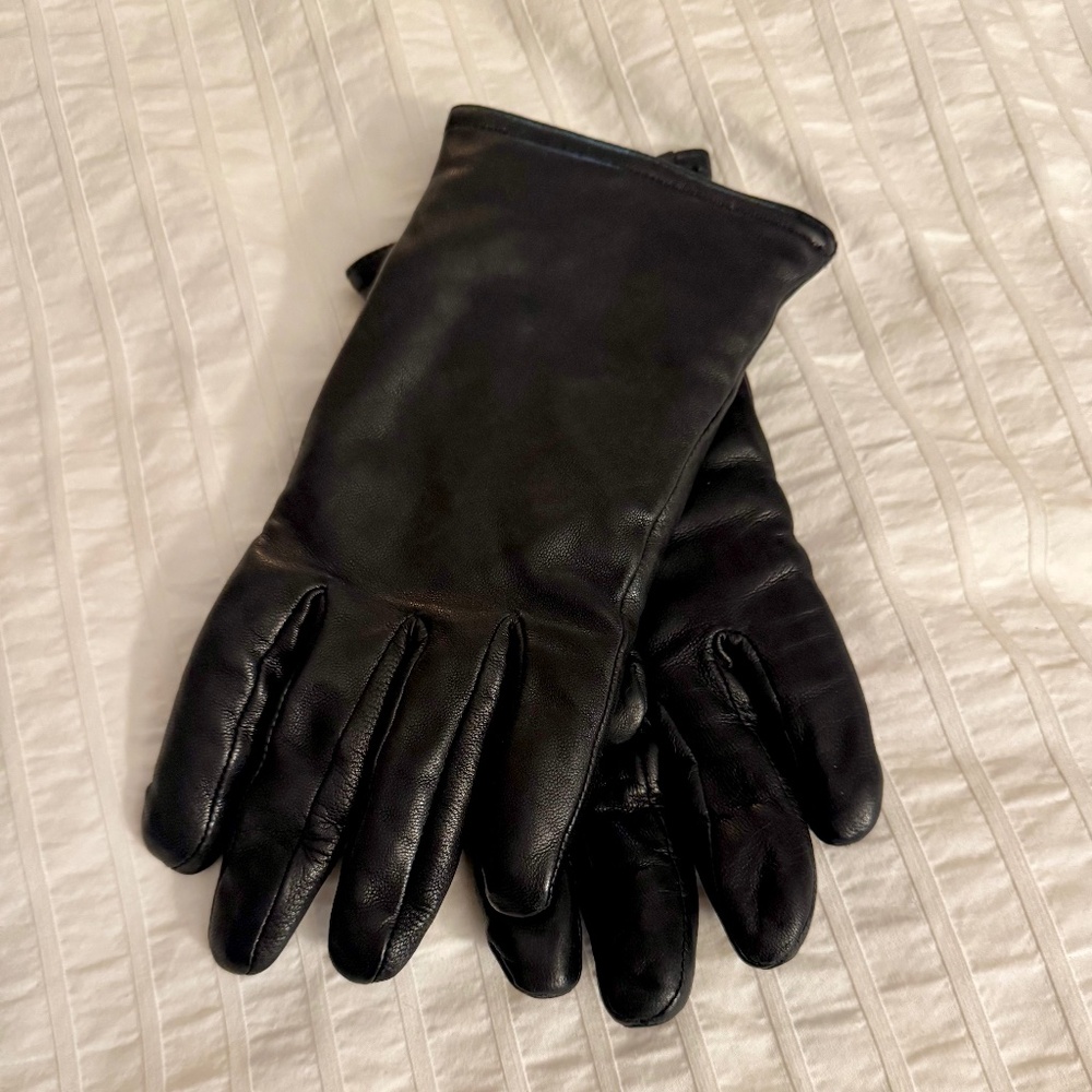 Black leather Thinsulate gloves